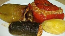 ntomates_piperies_gemistes