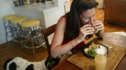 diaites-k-ormoni-peinas