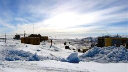 nees_morfes_zois_sti_limni_VOSTOK